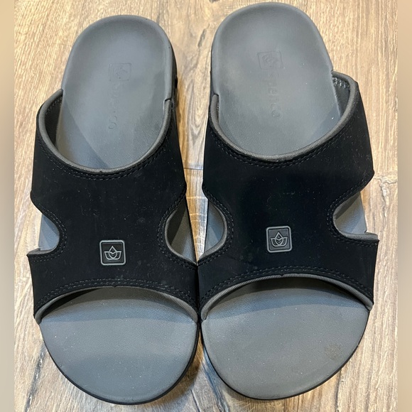 Spenco slides size 7 ( roomy) - Picture 1 of 8